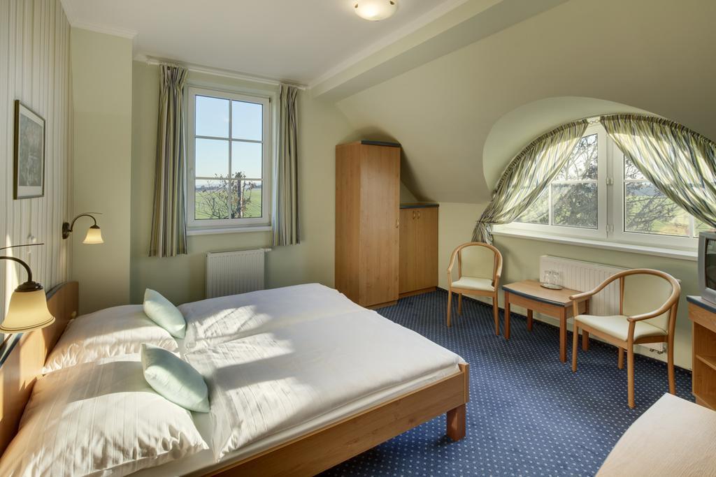Hotel Kolonie Krivoklát Quarto foto
