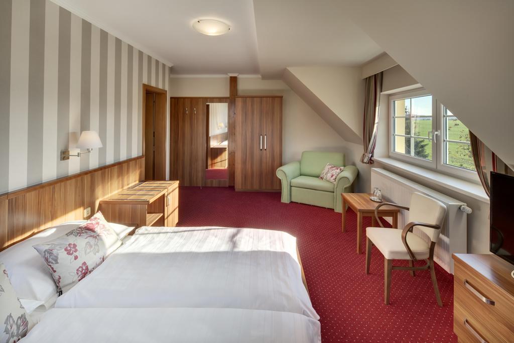 Hotel Kolonie Krivoklát Quarto foto